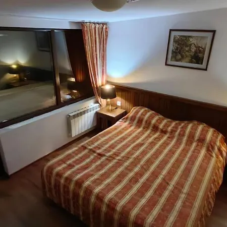 Апартаменты Two Bedroom Flat Near Gondola