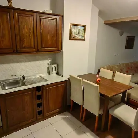 Апартамент Two Bedroom Flat Near Gondola Банско