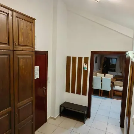 Two Bedroom Flat Near Gondola Апартамент
