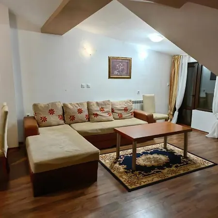 Апартамент Two Bedroom Flat Near Gondola *
