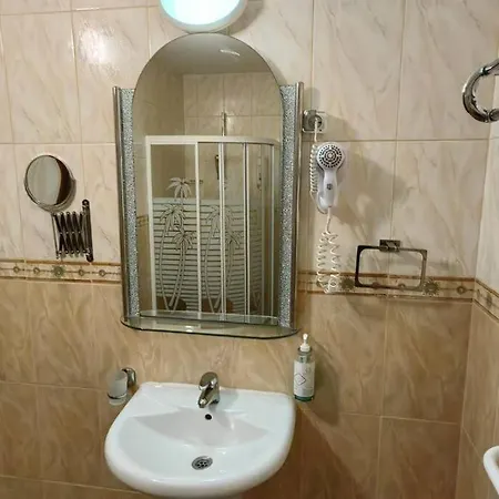 Апартамент Two Bedroom Flat Near Gondola *
